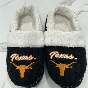 UT House Slippers Size M‎